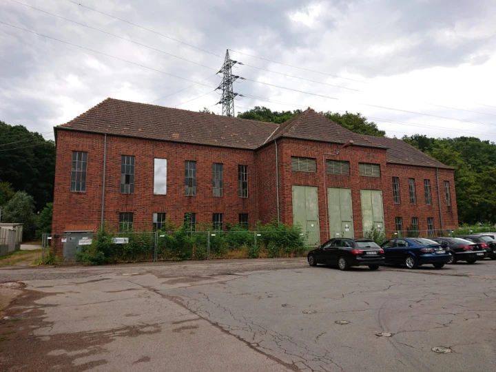 Das Schalthaus von außen